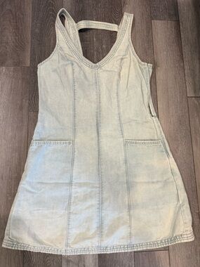 Adorable Abercrombie and fitch light blue/white washed Jean dress!